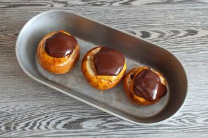 Яблоки с шоколадом в духовке