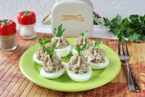 Яйца фаршированные скумбрией