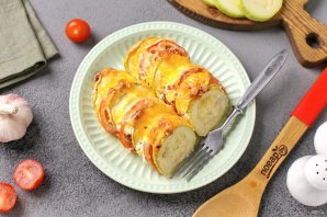 Кабачки в духовке с фаршем и сметаной