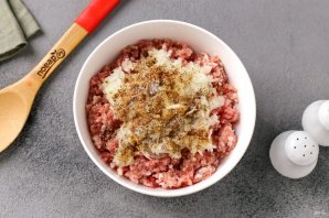 Кабачки в духовке с фаршем и сметаной