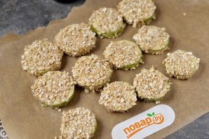 Кабачки в духовке в овсяных хлопьях