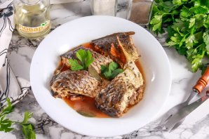 Карп в красном вине