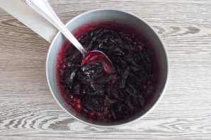 Корзиночки с клюквой и черносливом