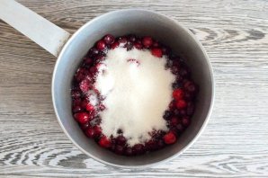 Корзиночки с клюквой и черносливом