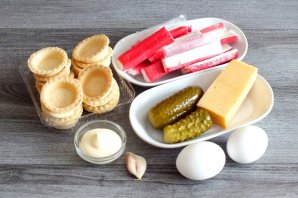 Крабовый салат в тарталетках