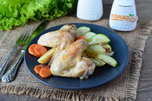 Крылышки с картошкой и кабачками в духовке