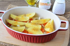 Крылышки с картошкой и кабачками в духовке