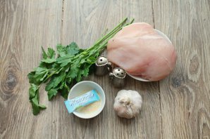 Куриный рулет с петрушкой и чесноком