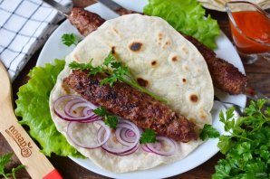 Люля-кебаб на шампурах