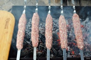 Люля-кебаб на шампурах