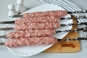 Люля-кебаб на шампурах