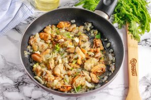 Мидии с сельдереем