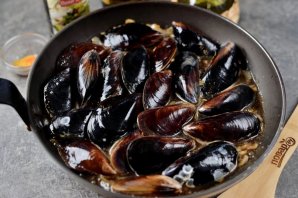 Мидии в устричном соусе Мидии в устричном соусе