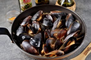 Мидии в устричном соусе Мидии в устричном соусе