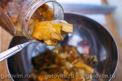 Мясо в соусе из соленых грибов со сметаной и яйцом Мясо в соусе из соленых грибов со сметаной и яйцом