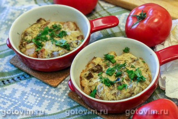 Мясо в соусе из соленых грибов со сметаной и яйцом Мясо в соусе из соленых грибов со сметаной и яйцом