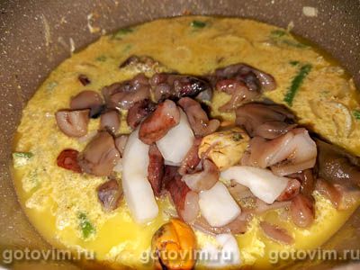 Морской коктейль в сырном соусе со стручковой фасолью Морской коктейль в сырном соусе со стручковой фасолью