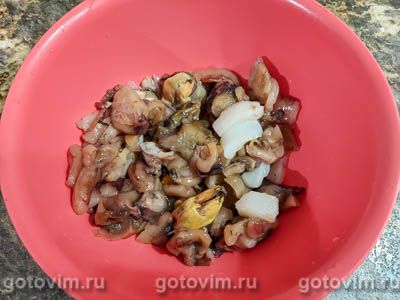 Морской коктейль в сырном соусе со стручковой фасолью Морской коктейль в сырном соусе со стручковой фасолью