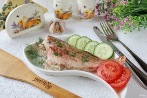 Окунь в пергаменте в духовке
