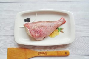 Окунь в пергаменте в духовке