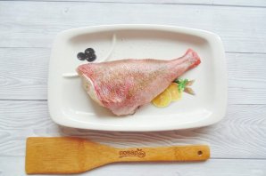 Окунь в пергаменте в духовке