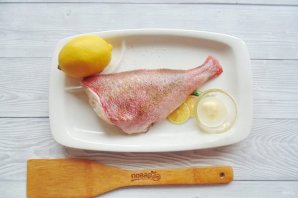 Окунь в пергаменте в духовке