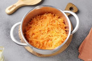 Оладьи из моркови с манкой