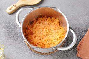 Оладьи из моркови с манкой