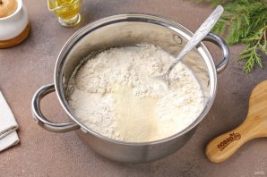 Оладьи с манкой на дрожжах