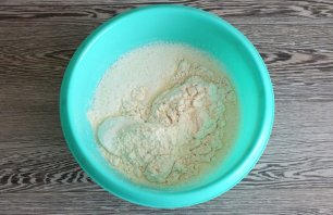 Оладьи с творогом на дрожжах