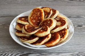 Оладьи с творогом на дрожжах