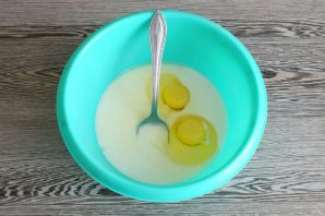 Оладьи с творогом на дрожжах