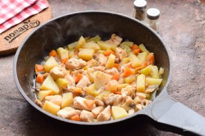 Овощное рагу с курицей