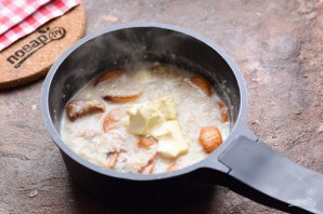 Овсяная каша с сушеными яблоками