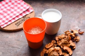 Овсяная каша с сушеными яблоками