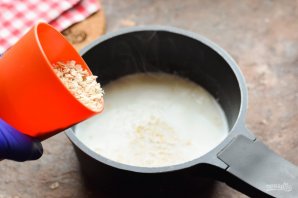 Овсяная каша с сушеными яблоками