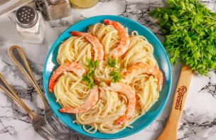 Паста с креветками в сметанном соусе