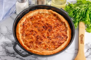 Пирог из карпа с луком в духовке