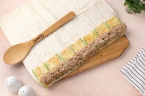 Пирог из лаваша с фаршем и кабачком