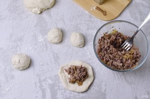 Пирожки жареные с мясом