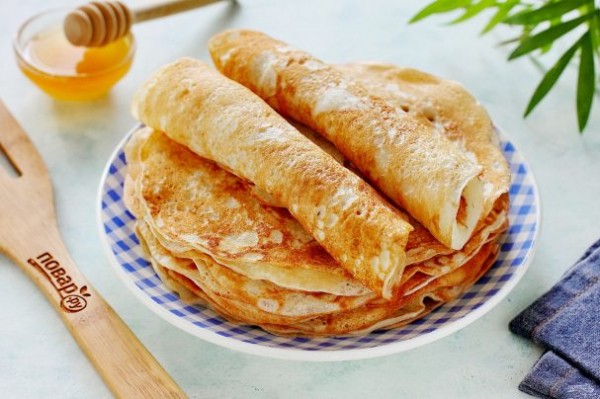 Почему на Масленицу пекут блины        