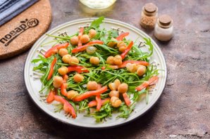 Постный салат с нутом