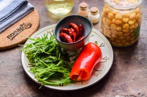 Постный салат с нутом