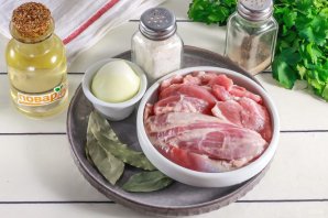 Прозрачный бульон из свинины