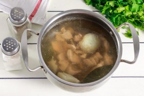 Прозрачный бульон из свинины