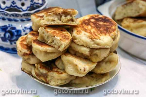 Пышные оладьи с бананами в карамели Пышные оладьи с бананами в карамели