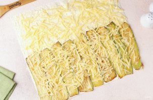 Рулет из лаваша с кабачками и сыром