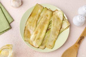 Рулет из лаваша с кабачками и сыром