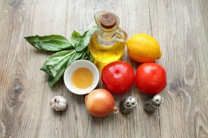 Салат из помидоров с базиликом и медом