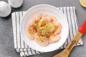 Салат с креветками и цукини